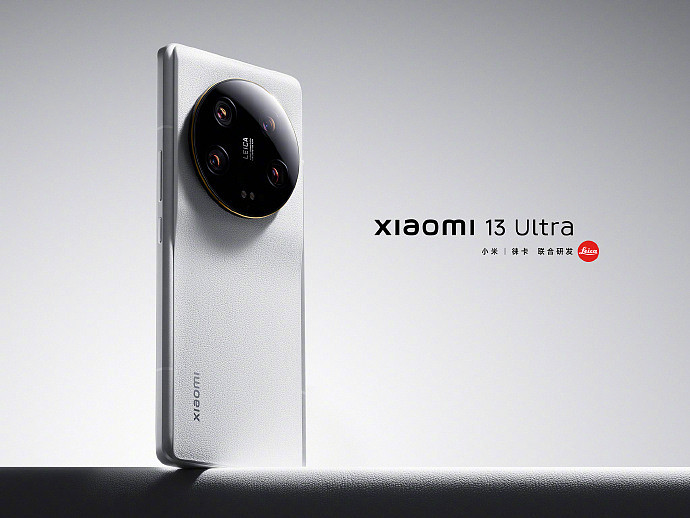 小米 13 Ultra 手机白色素皮版亮相：第二代科技纳米皮后盖，更接近相机饰皮质感 - 3