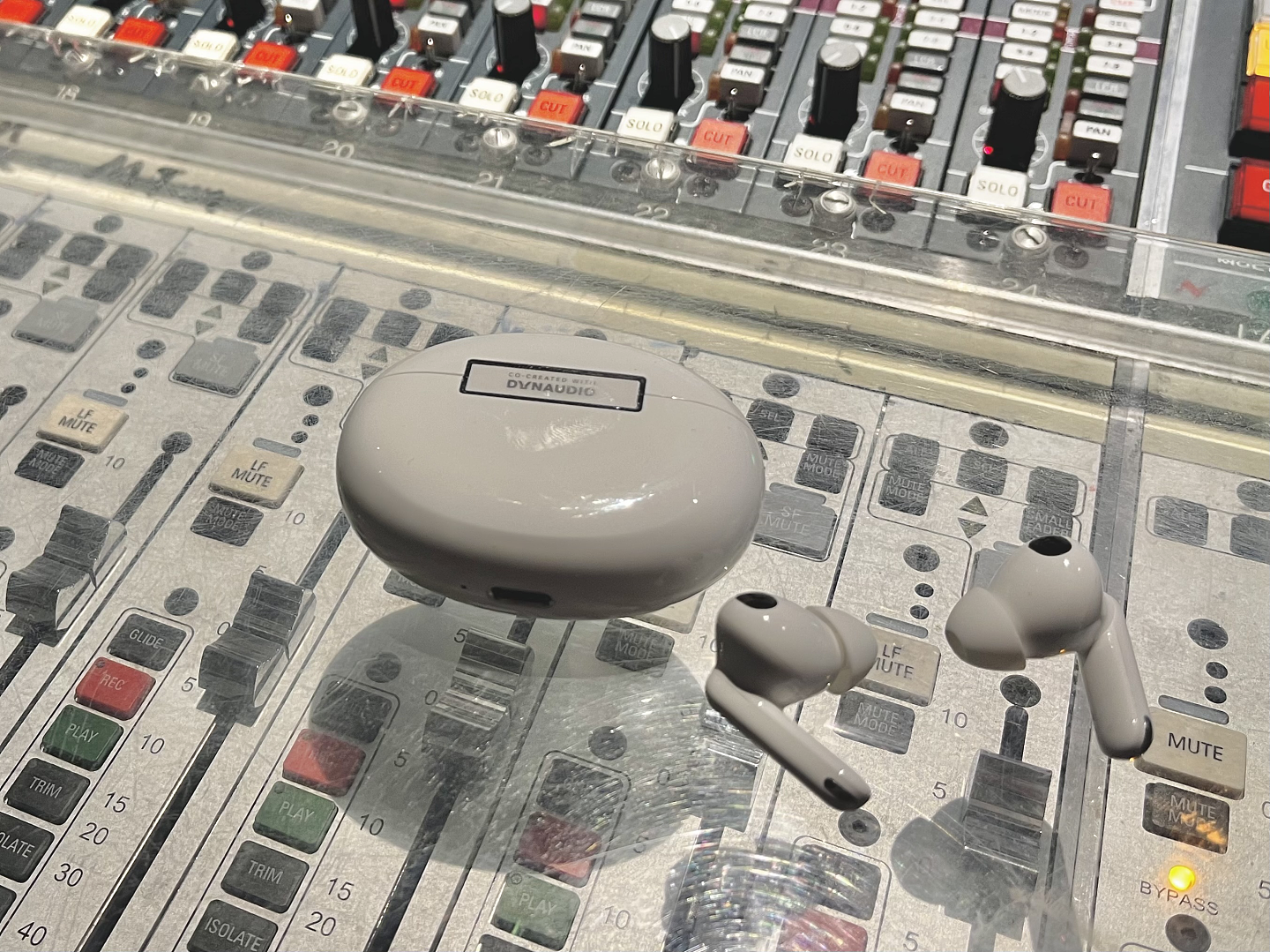 OPPO公布Enco X2耳机新品：支持45dB降噪和全景声录音 - 1