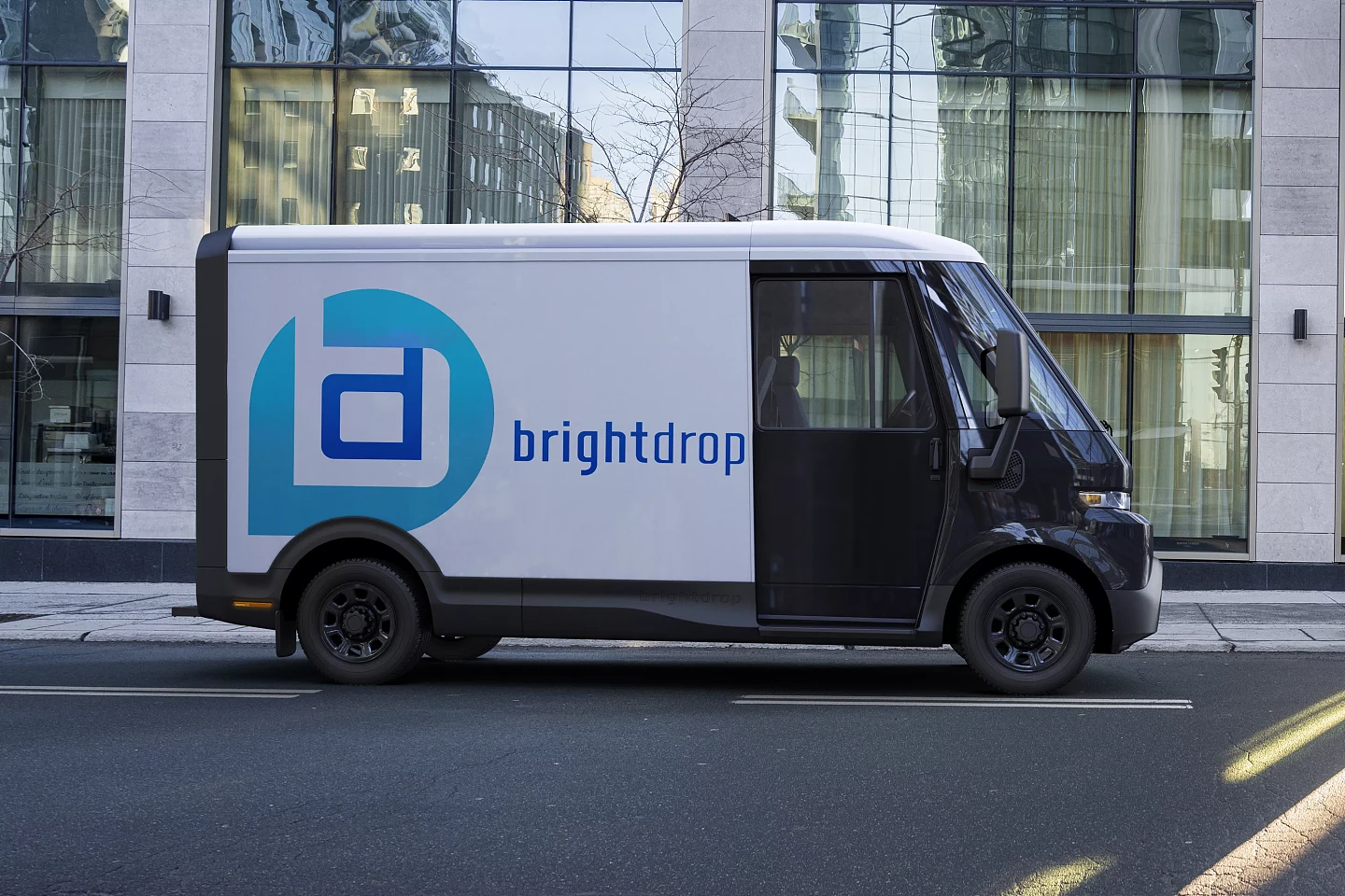 BrightDrop推出全新EV410送货车：更小更易操作 - 2