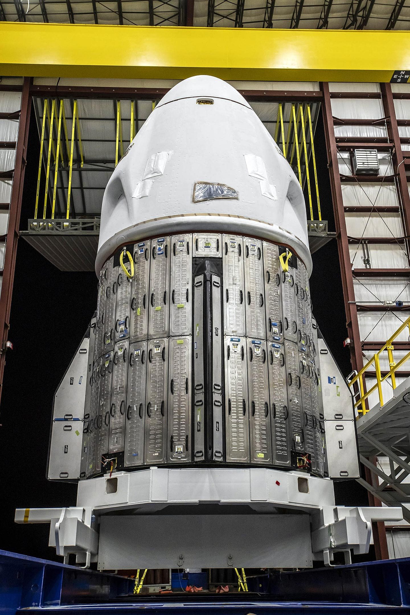 SpaceX全新龙飞船