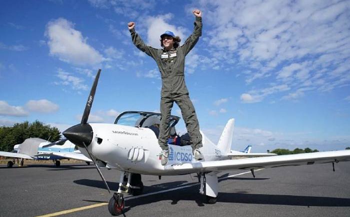 17岁少年获最年轻独自环球飞行认证 飞过五大洲52个国家 - 1