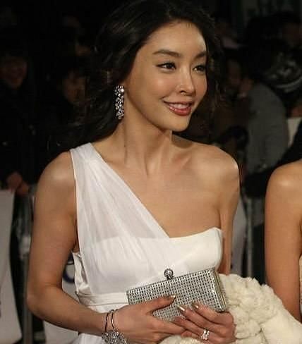 韩国著名女星被强制摘子宫，关进男子监狱5天，她到底得罪了谁？ - 22
