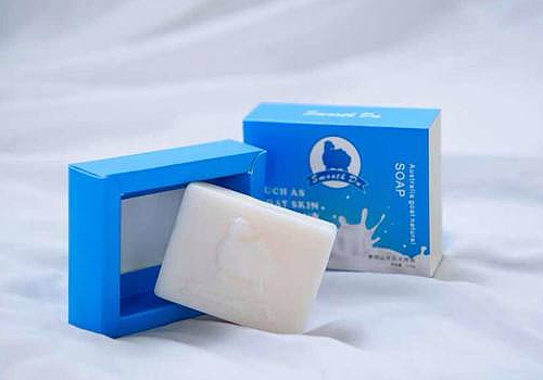 奶皂为什么用完揉搓肌肤会紧绷 ​卸妆水和奶皂应该分肤质使用 - 1