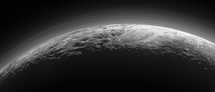 Plutos-Majestic-Mountains-777x332.jpg