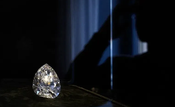 史上最大白钻：梨形巨钻“岩石”以2190万美元落槌 - 2