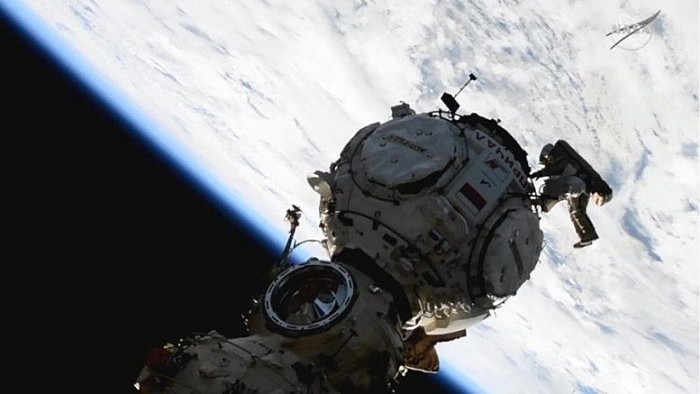 Cosmonaut-Pyotr-Dubrov-Spacewalk-Prichal-Module-777x437.jpg