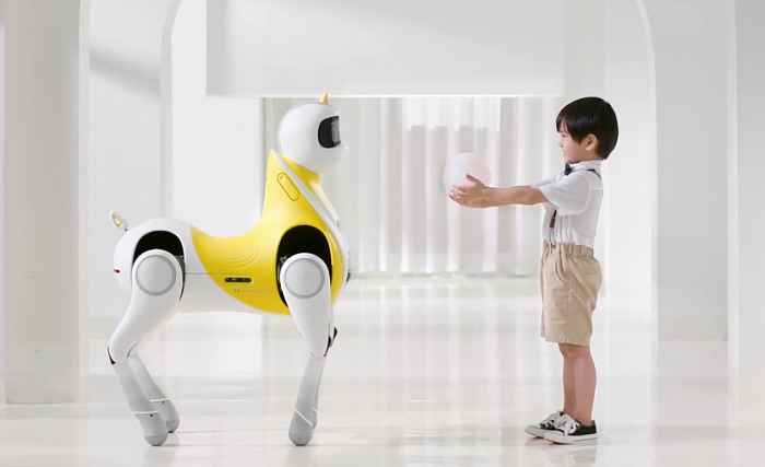 小鹏发布全球首款可骑乘智能机器马 - 2