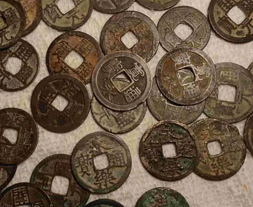 古代铜钱中间为什么是方孔的？这其中有什么讲究？ - 1
