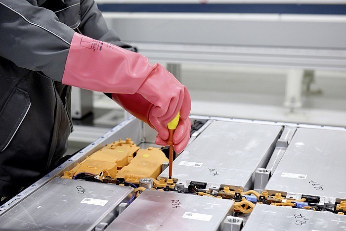 第一波新能源汽车动力电池退役潮临近 工信部要求做好回收利用工作 - 1