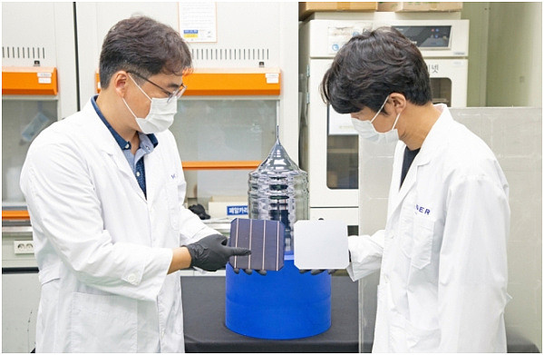 韩国研究人员开发出将废弃的太阳能板回收为高性能太阳能电池的技术 - 2