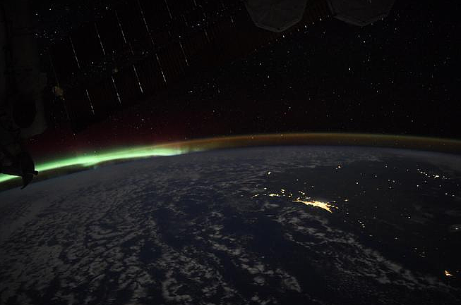 NASA宇航员分享壮丽景象：从太空看极光 - 5