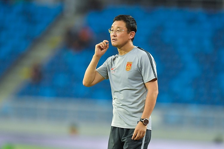 孙继海受聘任重庆大学足球队荣誉总教练，每年至少带队训练5次