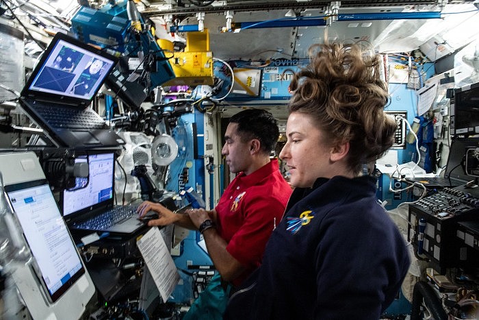 Astronauts-Raja-Chari-and-Kayla-Barron-Train-on-Robotics-Workstation-scaled.jpg
