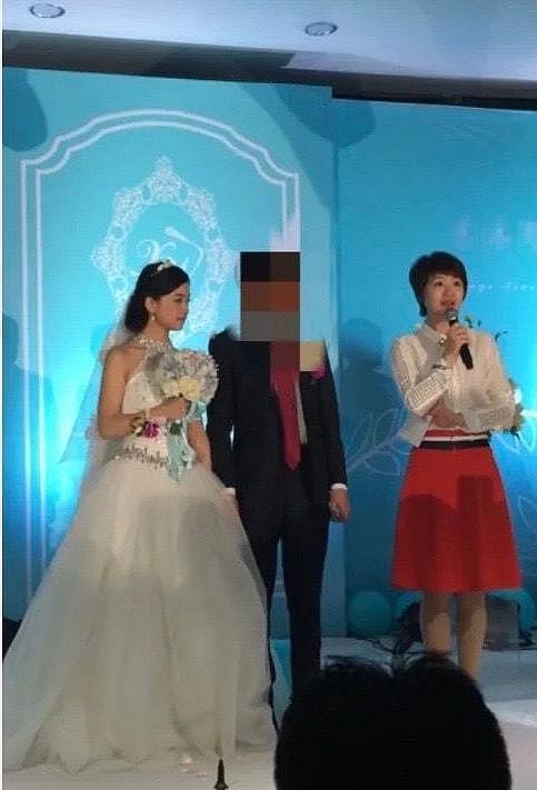 央视女主持王冰冰个人隐私疑暴露，结婚照遭曝光，私生活被骂混乱 - 3