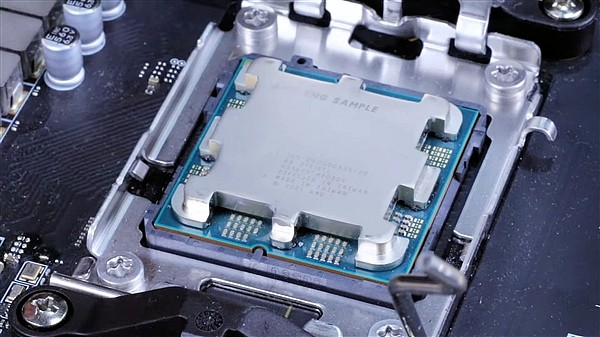 AMD Zen4锐龙7000首个装机视频来了：AM5主板彻底告别CPU弯针 - 3