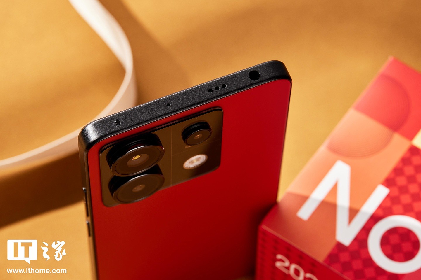 【IT之家开箱】Redmi Note 13 Pro 新春版图赏：好运红，迎龙年红运 - 12