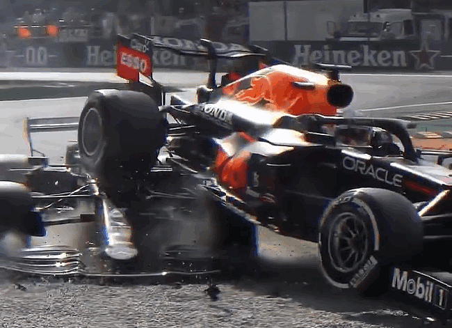F1比赛维斯塔潘赛车被铲飞 “人字拖”系统救汉密尔顿一命 - 4