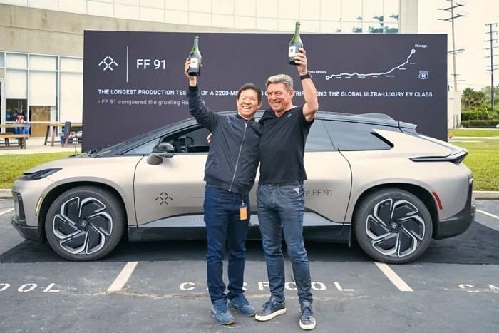 FF 91完成全球超豪华电动车最长道路测试 贾跃亭开香槟庆祝 - 1