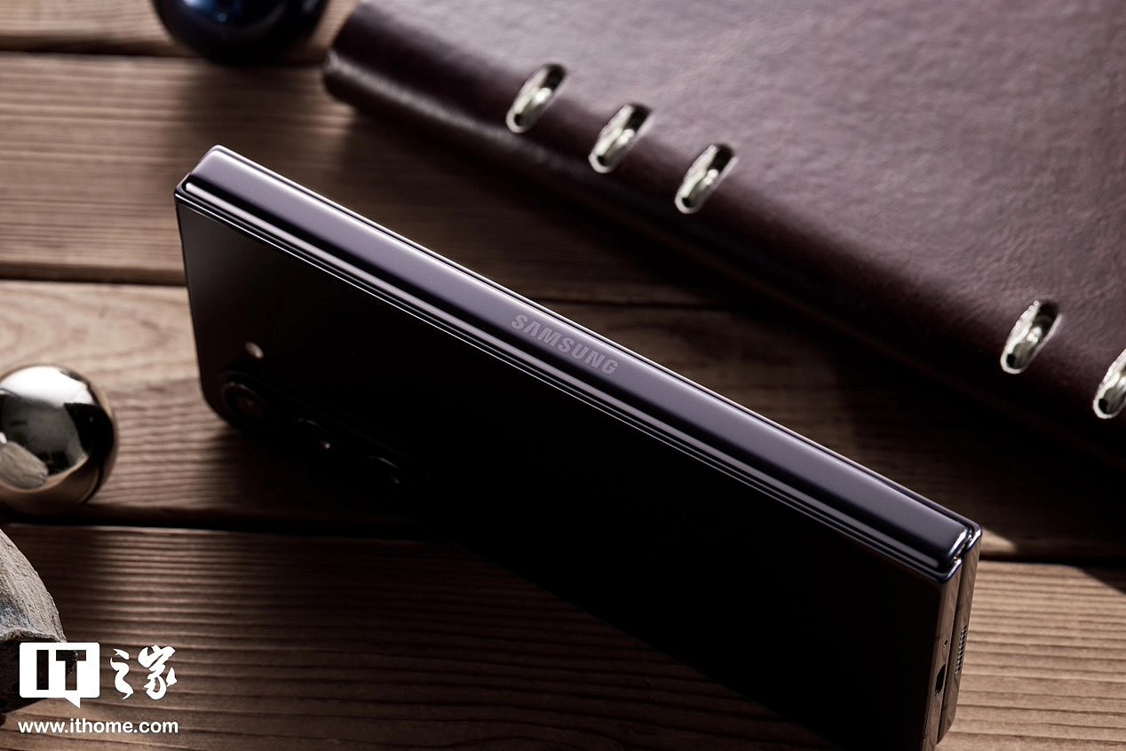 三星 Galaxy Z Fold6 折叠屏手机爆料：2 亿主摄、全新铰链设计，折叠厚度 11 毫米 - 10