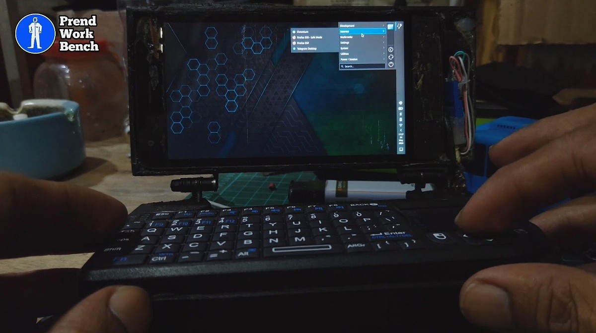 达人改造小米 Redmi 2 Prime 手机，变身 Linux 袖珍笔记本电脑 - 1