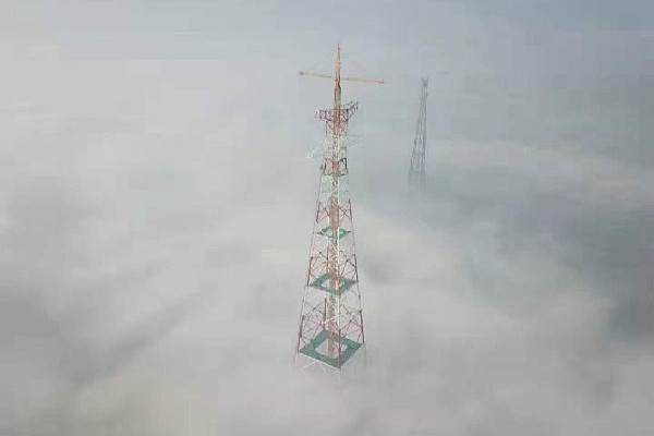 世界最高输电铁塔顺利封顶 - 1