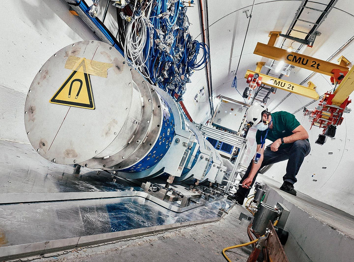 物理学家有史以来首次在大型强子对撞机上检测到中微子迹象 - 1