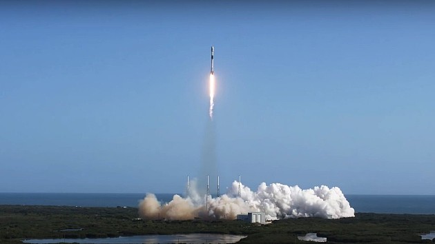 SpaceX用一枚11手火箭发射46颗星链卫星并顺利完成火箭回收 - 1