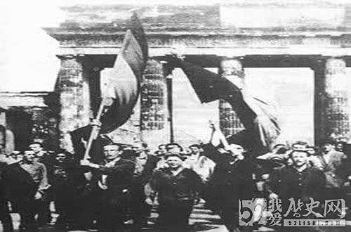 苏联动用大批坦克镇压东柏林骚乱 - 1