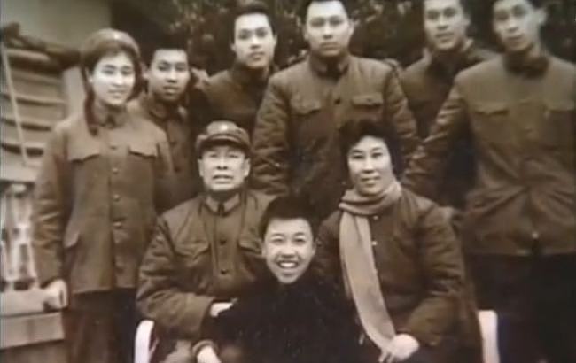 中国第一变性人，经历比金星还传奇，一生被5个男人宠爱 - 3