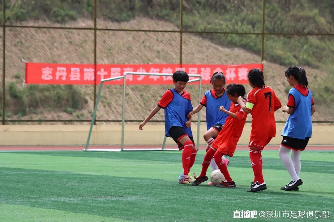一起加油！深足精英队为陕西志丹县捐赠足球装备 - 1