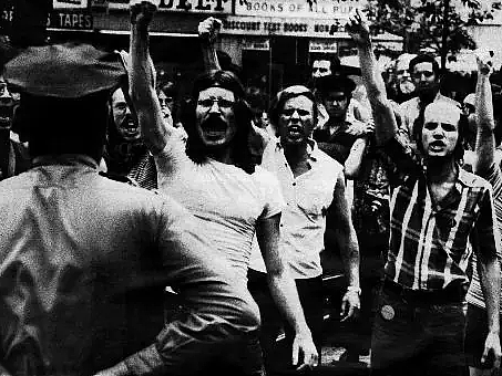 美国石墙暴动事件：使同性恋合法化，与朱迪·嘉兰之死有关 - 1