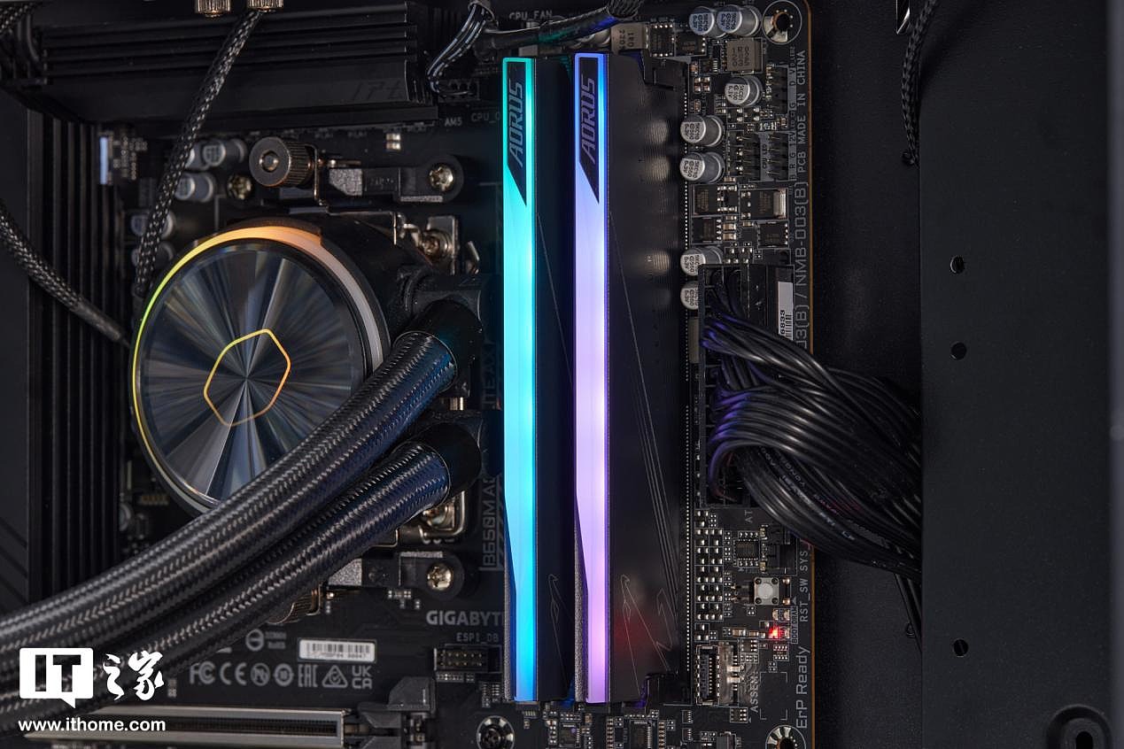 【IT之家开箱】技嘉 B650M 小雕 AORUS ELITE AX & AORUS DDR5 6000MHz RGB 内存图赏：扎实做工强劲驱动锐龙 7000 系列 - 12