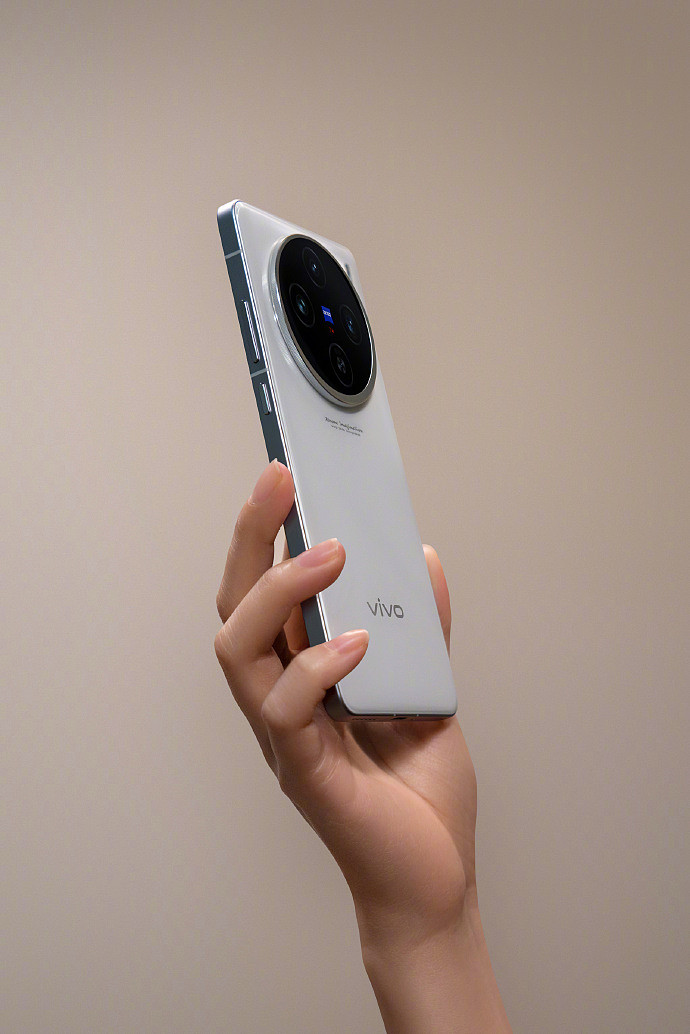 vivo X100s 手机外观照公布：7.8mm 厚度，首发“四季人像”功能 - 3