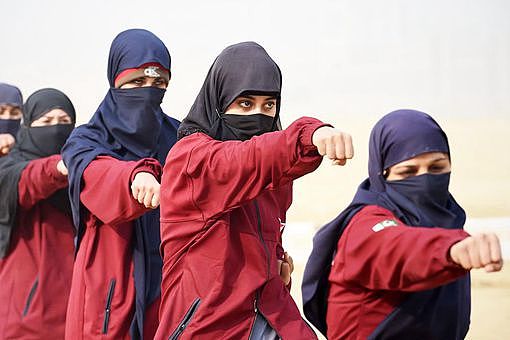 阿富汗塔利班为何要求女人必须戴头巾 - 2