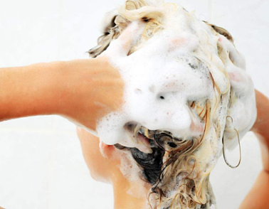 天热头发多久洗一次最好？每天洗头易导致脱发吗？ - 1