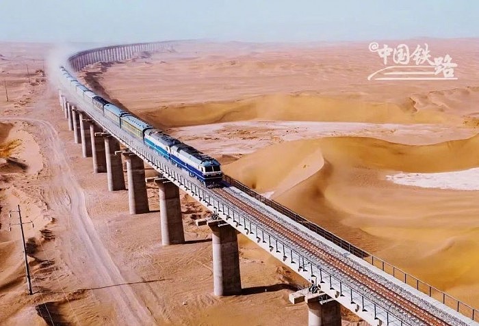 世界首个沙漠铁路环线贯通 中国移动全线5G基站月底开通 - 1