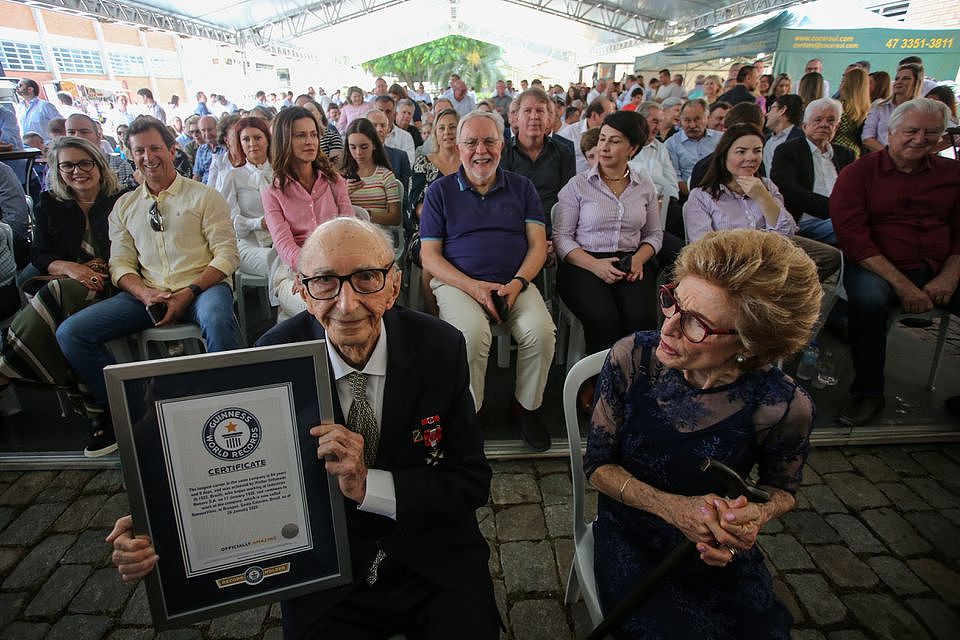 模范打工人什么样？ 巴西100岁老爷爷坚持工作84年被写进吉尼斯纪录 - 2