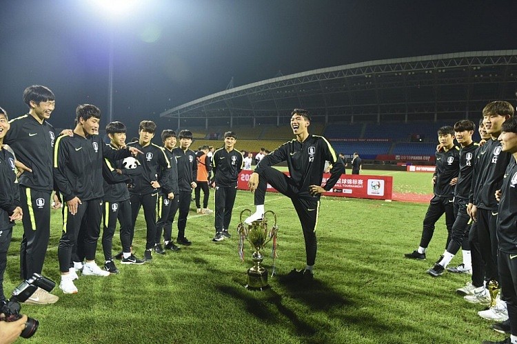 官方：不莱梅签下20岁韩国边卫朴规现 该球员曾踩踏熊猫杯 - 2
