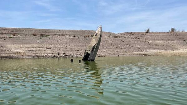 美国最大水库因大旱干涸而发现多具湖底藏尸 - 5