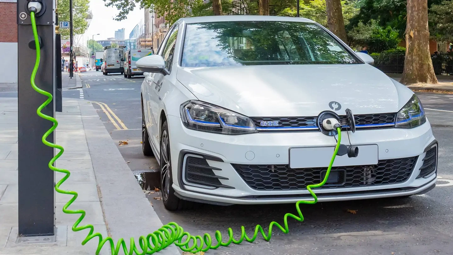 英国汽车组织RAC：电动汽车快速充电费用在8个月内上涨21% - 2
