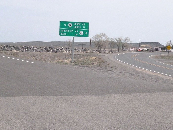 1920px-Intersection_of_US_95_and_Oregon_Route_78.JPG