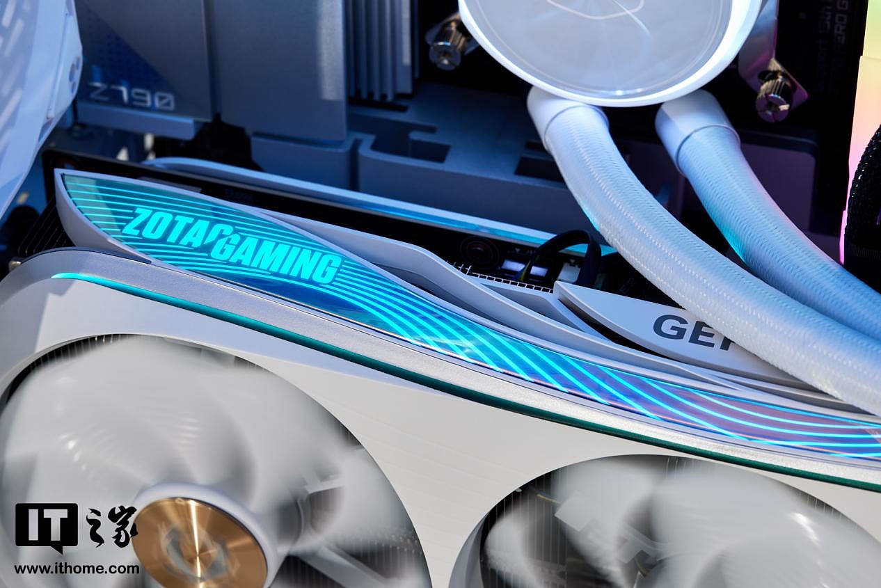 【IT之家评测室】索泰 GeForce RTX 4090 AMP EXTREME AIRO 月白显卡评测：流线设计 ARGB 灯效，改进散热全面释放 - 8