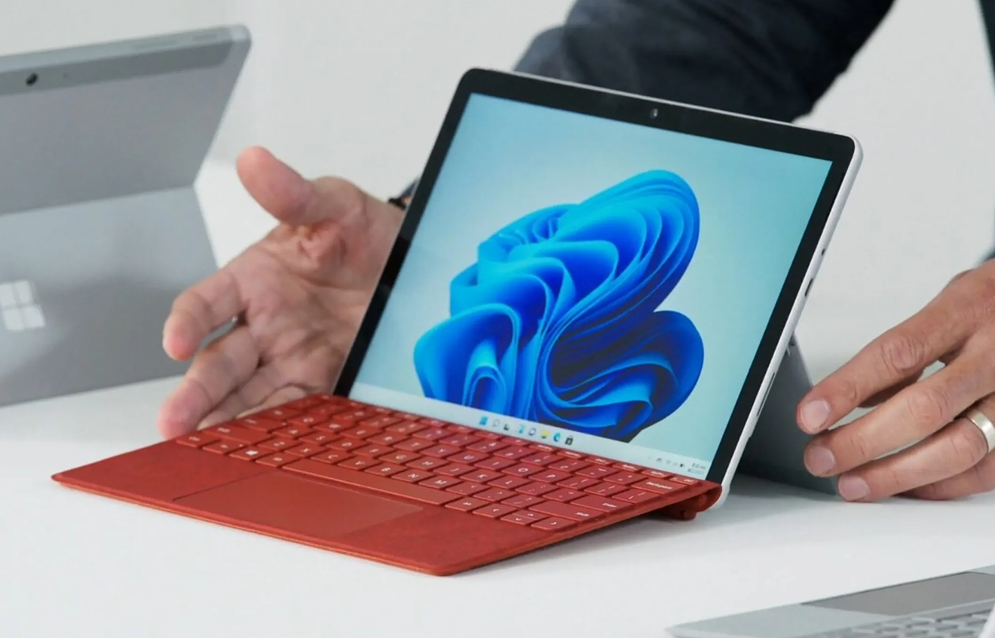 约 2581 元起，微软 Win11 平板电脑 Surface Go 3 正式发布：搭载 Intel 奔腾金 6500Y 或酷睿 i3-10100Y，比上一代快 60% - 1