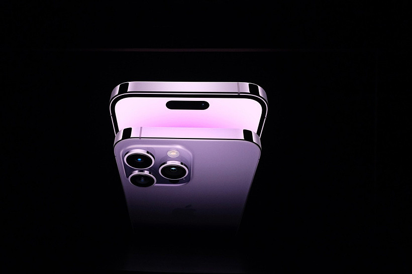 iOS 16“灵动岛”掩饰效果太好，苹果官网图片确认 iPhone 14 Pro / Max 配备“感叹号”挖孔屏幕 - 3
