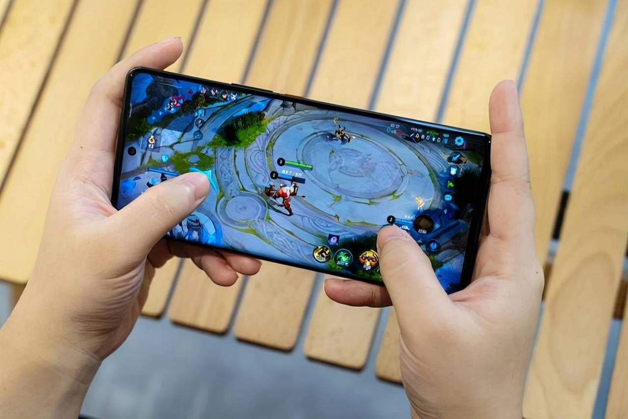 2022移动状态报告：国人每天用手机时长创新高 都在刷视频玩游戏 - 1