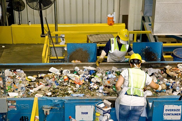 Municipal_recycling_facilities,_Montgomery_County,_MD._2007,_Credit_USEPA_(14410405277).jpg