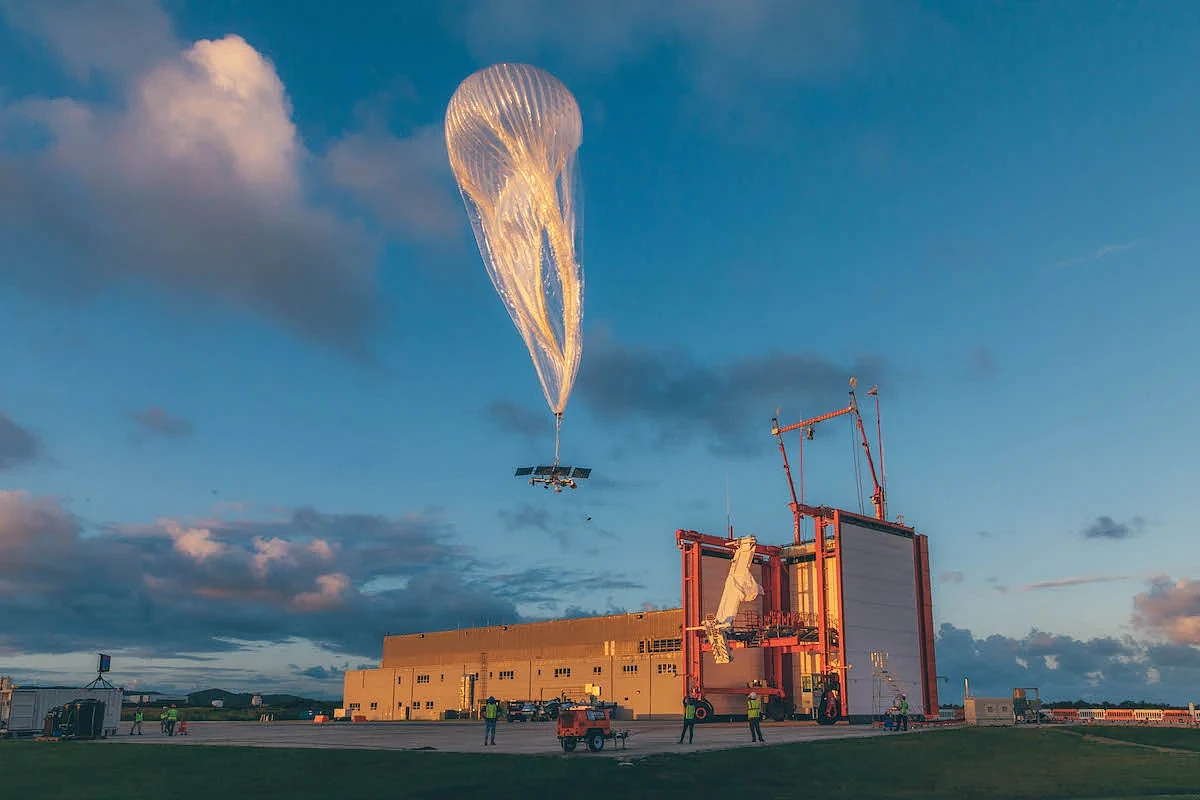A-Loon-balloon-launching-in-Winnemucca-Nevada.webp