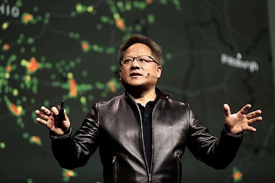 英伟达CEO黄仁勋称AI不会完全取代人类工作：人类最聪明！ - 1