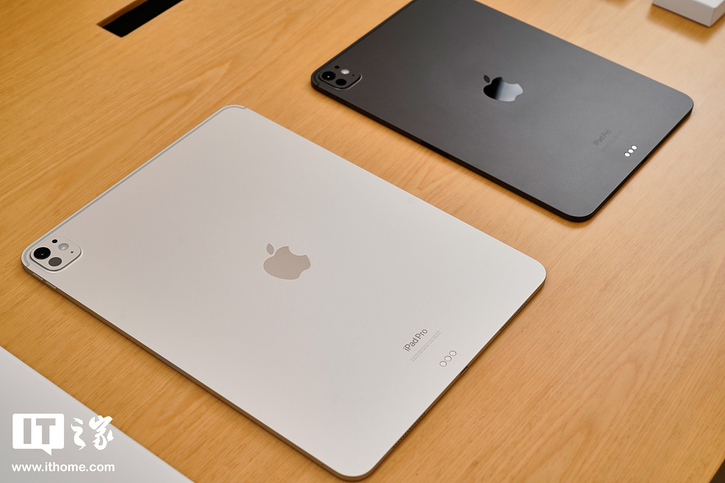 史上最薄苹果设备！IT之家现场实拍上手 2024 款 iPad Pro、iPad Air 系列新品 - 4