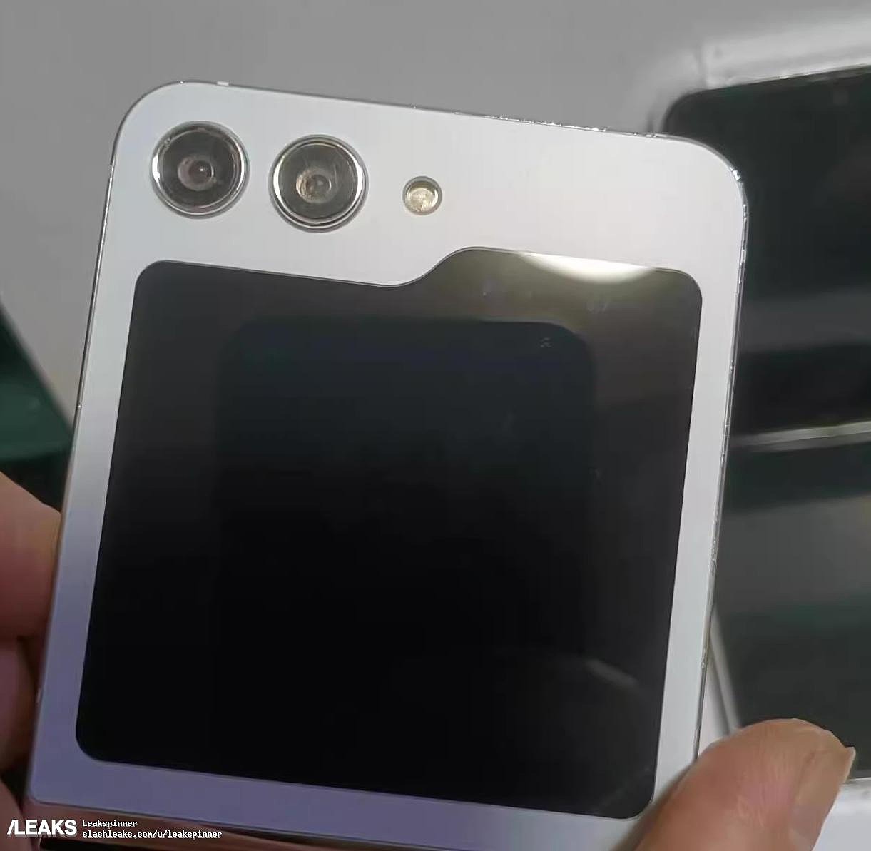 三星 Galaxy Z Flip5 可折叠手机机模曝光 - 5